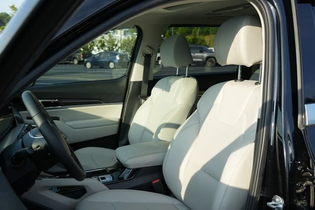 Used 2025 Kia Telluride S FWD image 24