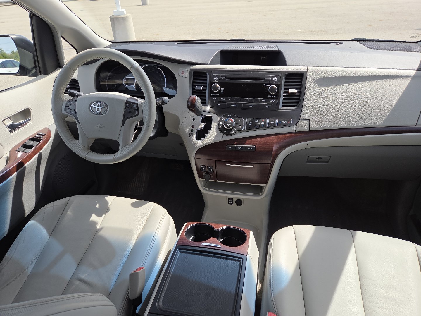 Used 2013 Toyota Sienna XLE FWD image 22