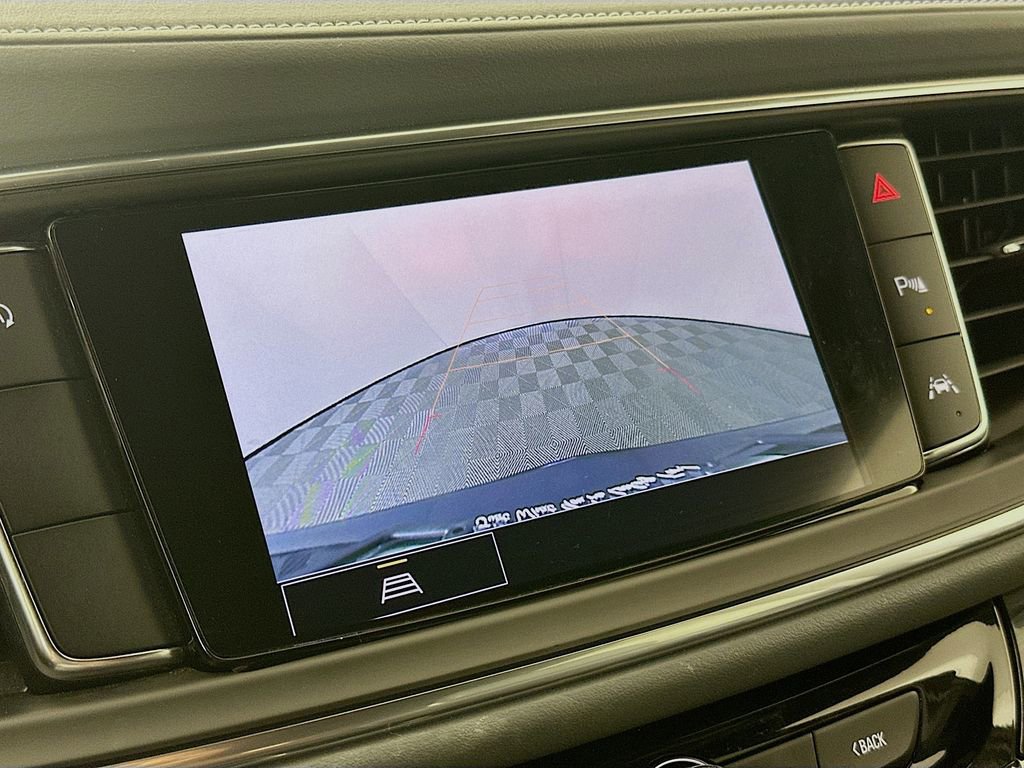 Used 2023 Buick Enclave Essence image 16