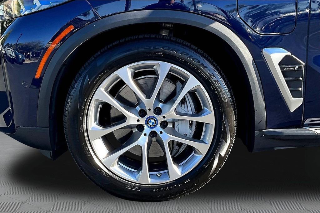 Used 2024 BMW X5 xDrive50e w/ Premium Package image 33