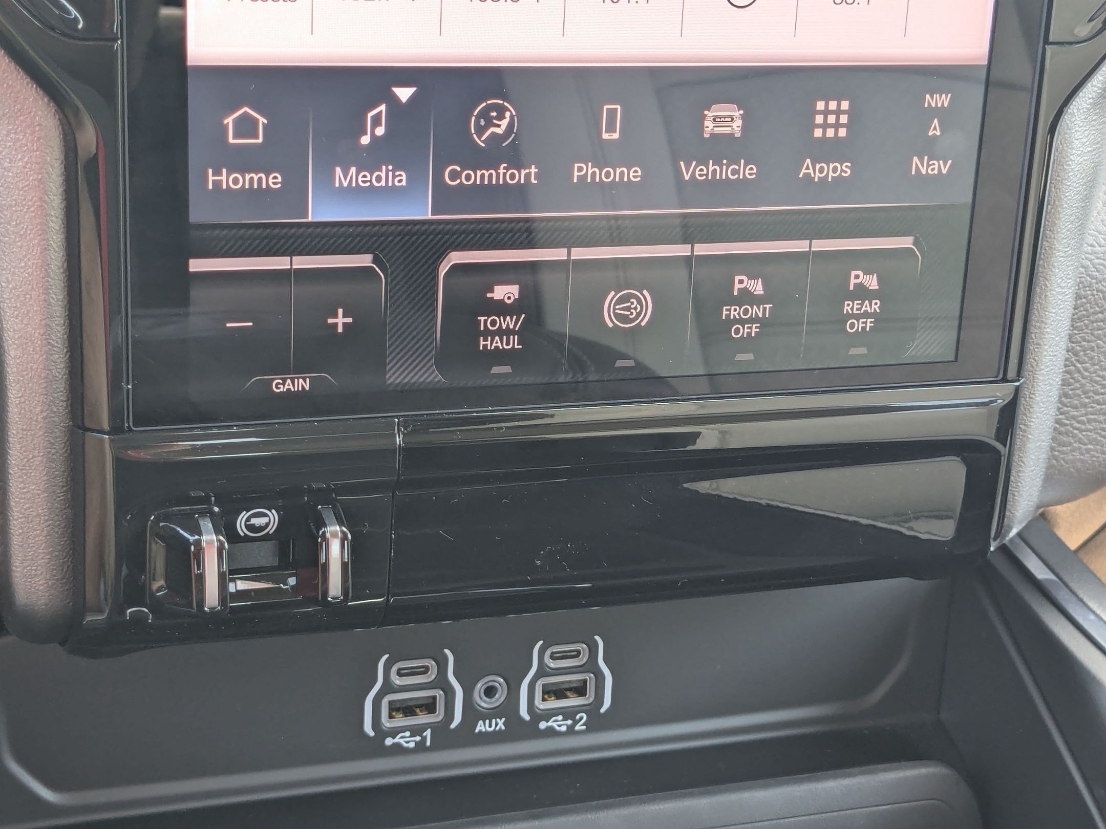 Used 2025 RAM 2500 Laramie AWD/4WD image 24