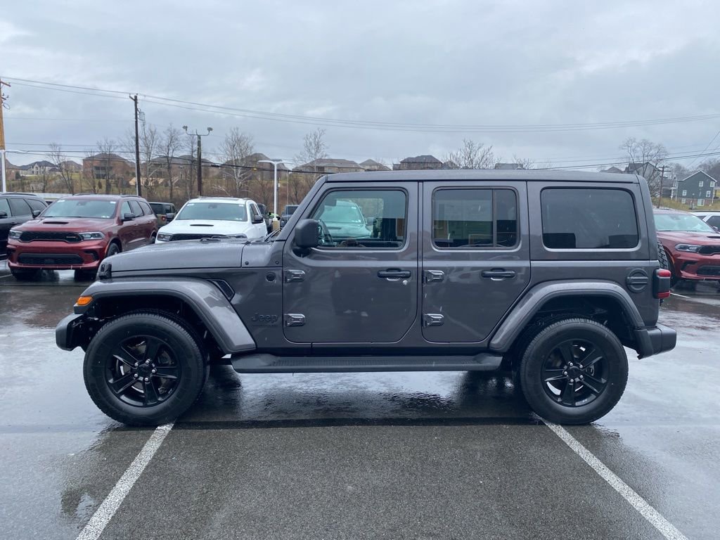 Used 2022 Jeep Wrangler Unlimited Sahara image 6