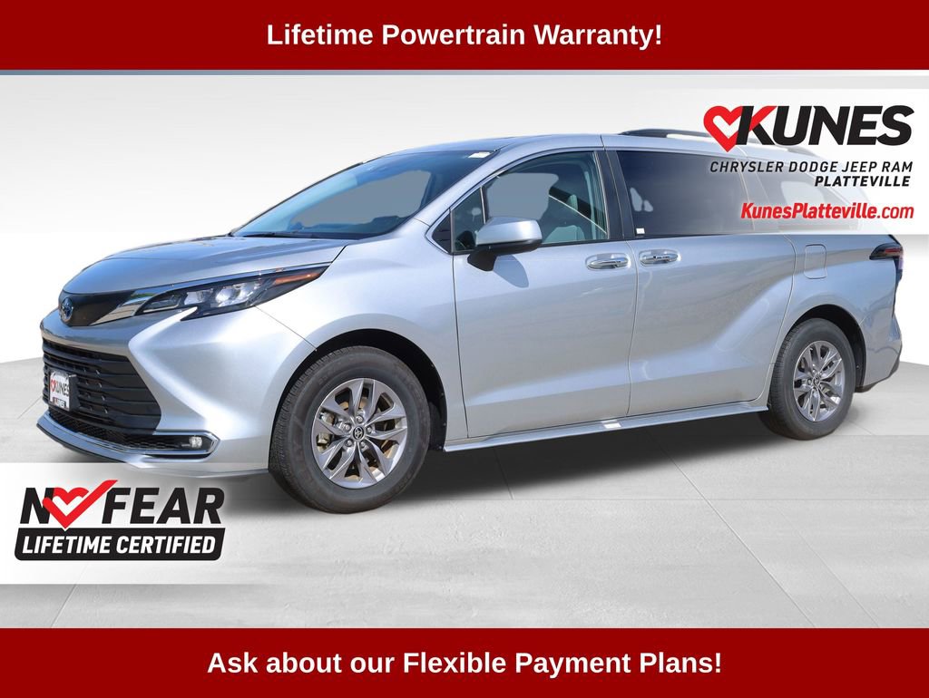 Used 2024 Toyota Sienna XLE image 4