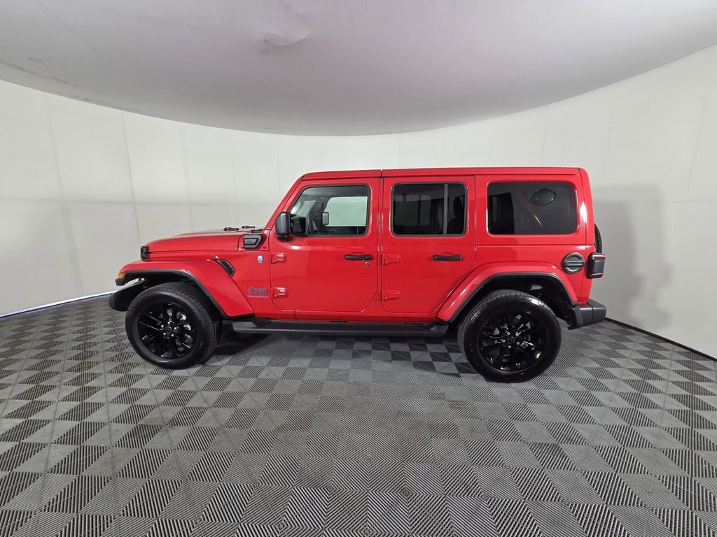 Certified 2025 Jeep Wrangler Sahara image 8