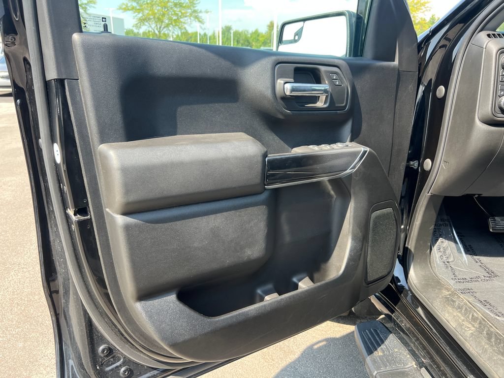 Used 2021 Chevrolet Silverado 1500 Custom Trail Boss w/ Midnight Edition AWD/4WD image 9