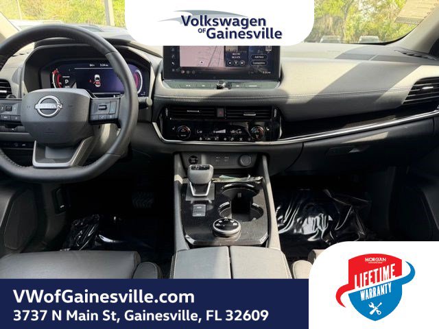 Used 2025 Nissan Rogue SL AWD/4WD image 13