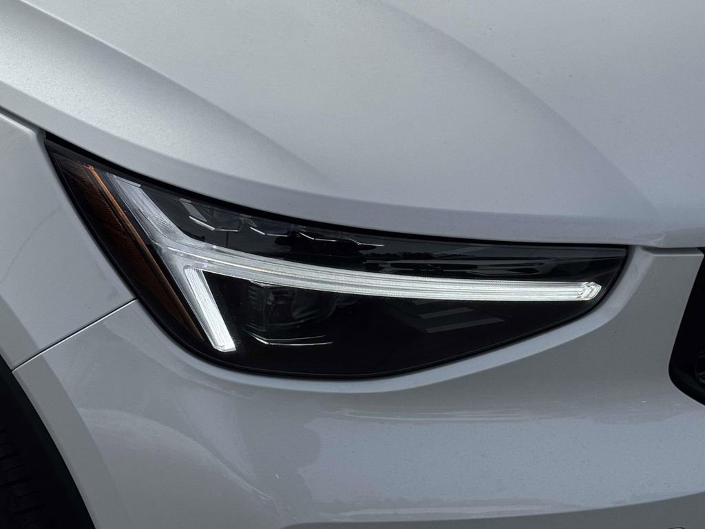 Certified 2026 Volvo XC40 B5 Plus w/ Protection Package Premier image 7