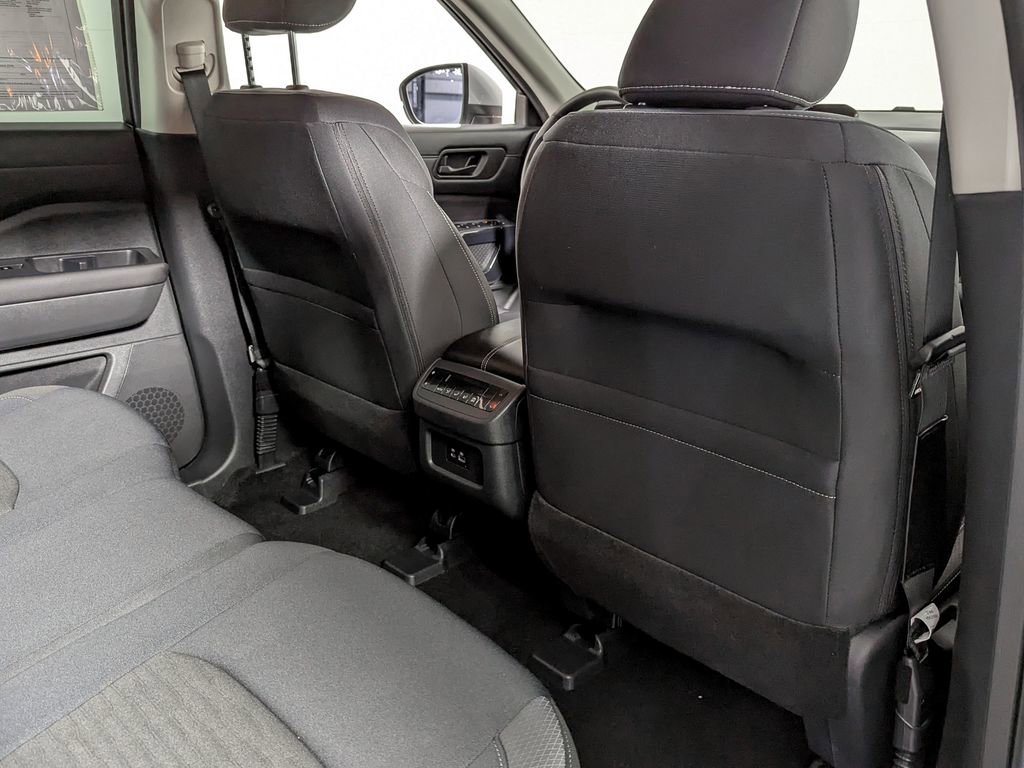 Used 2025 Nissan Pathfinder SV image 37