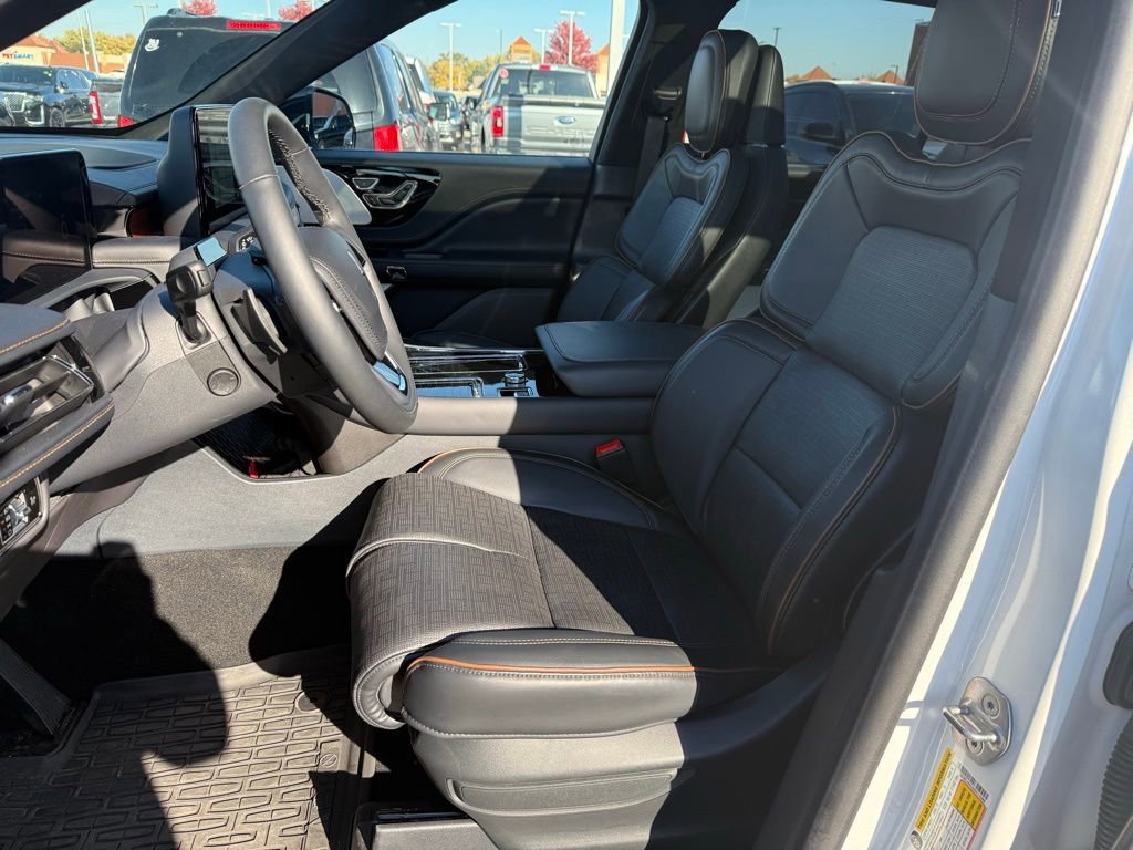 New 2025 Lincoln Aviator Black Label image 18