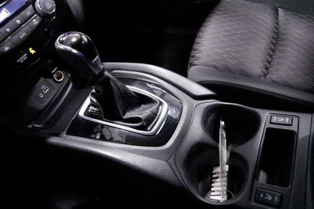 Used 2018 Nissan Rogue SV w/ Premium Package image 27