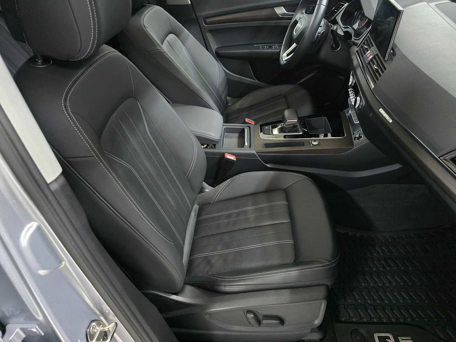 Used 2022 Audi Q5 2.0T Premium w/ Convenience Package image 12
