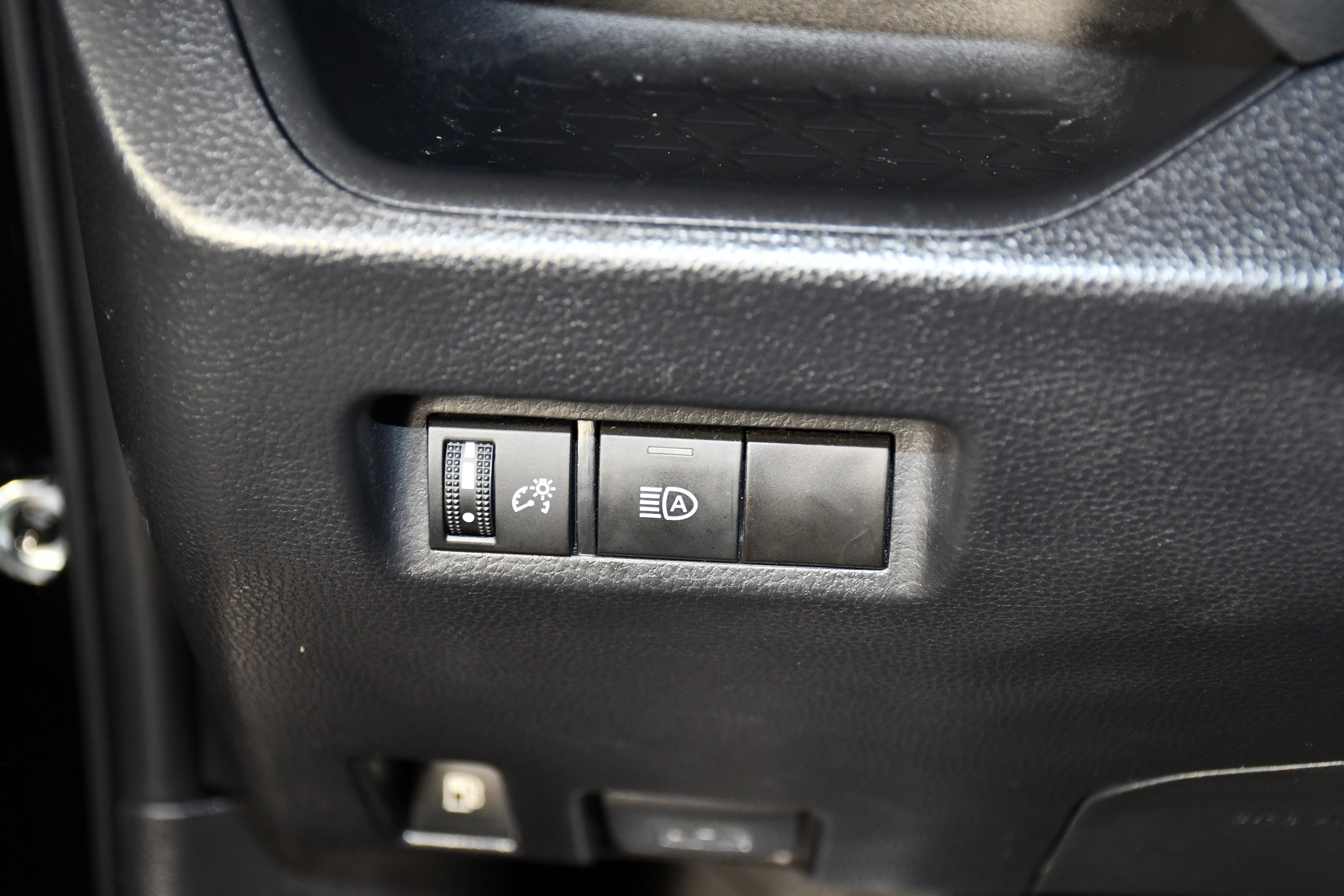 Used 2024 Toyota RAV4 LE AWD/4WD image 35