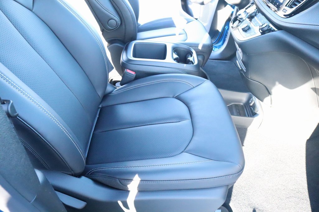 New 2026 Chrysler Pacifica Select image 14