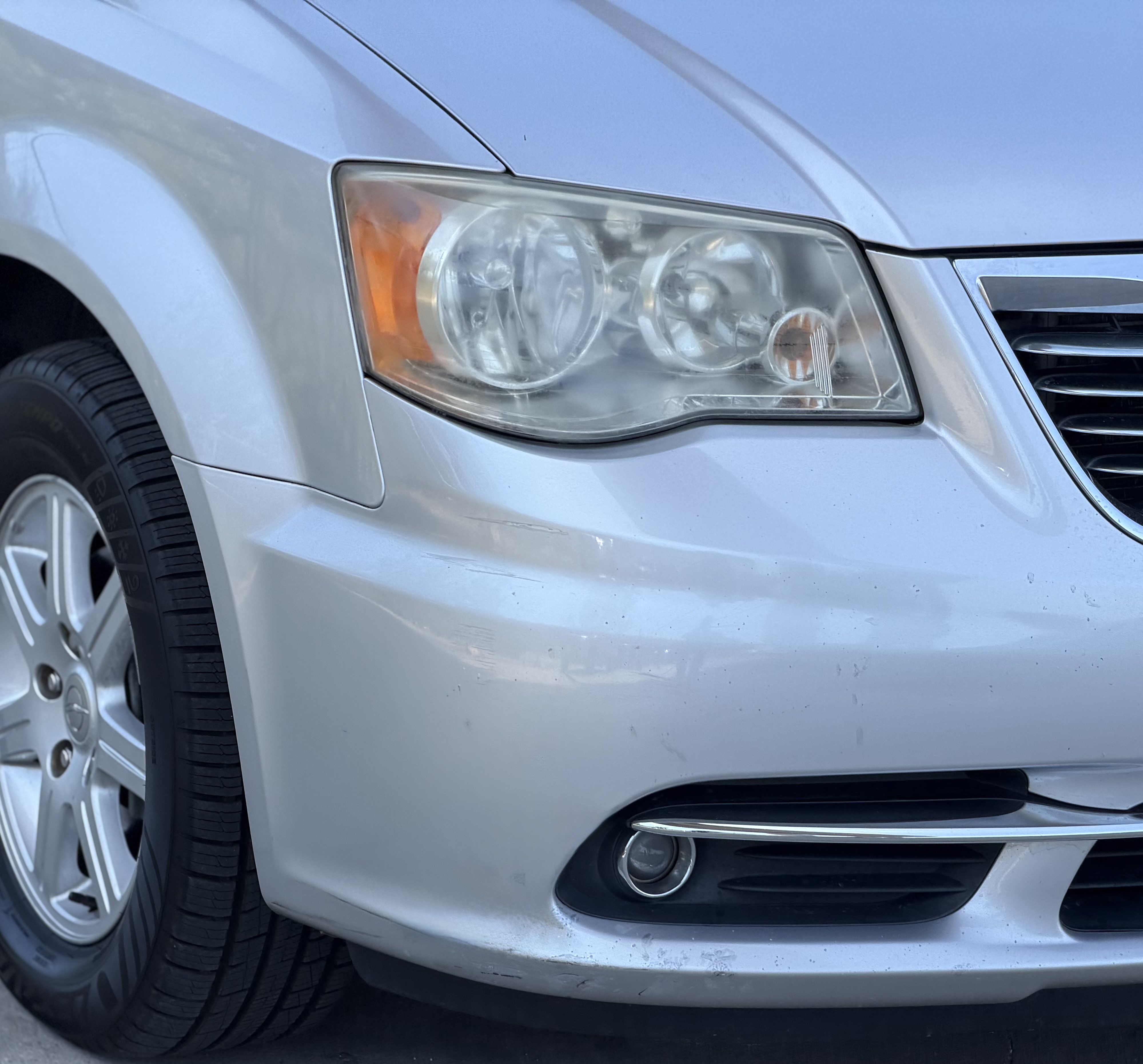 Used 2011 Chrysler Town & Country Touring-L w/ Entertainment Group #2 FWD image 13