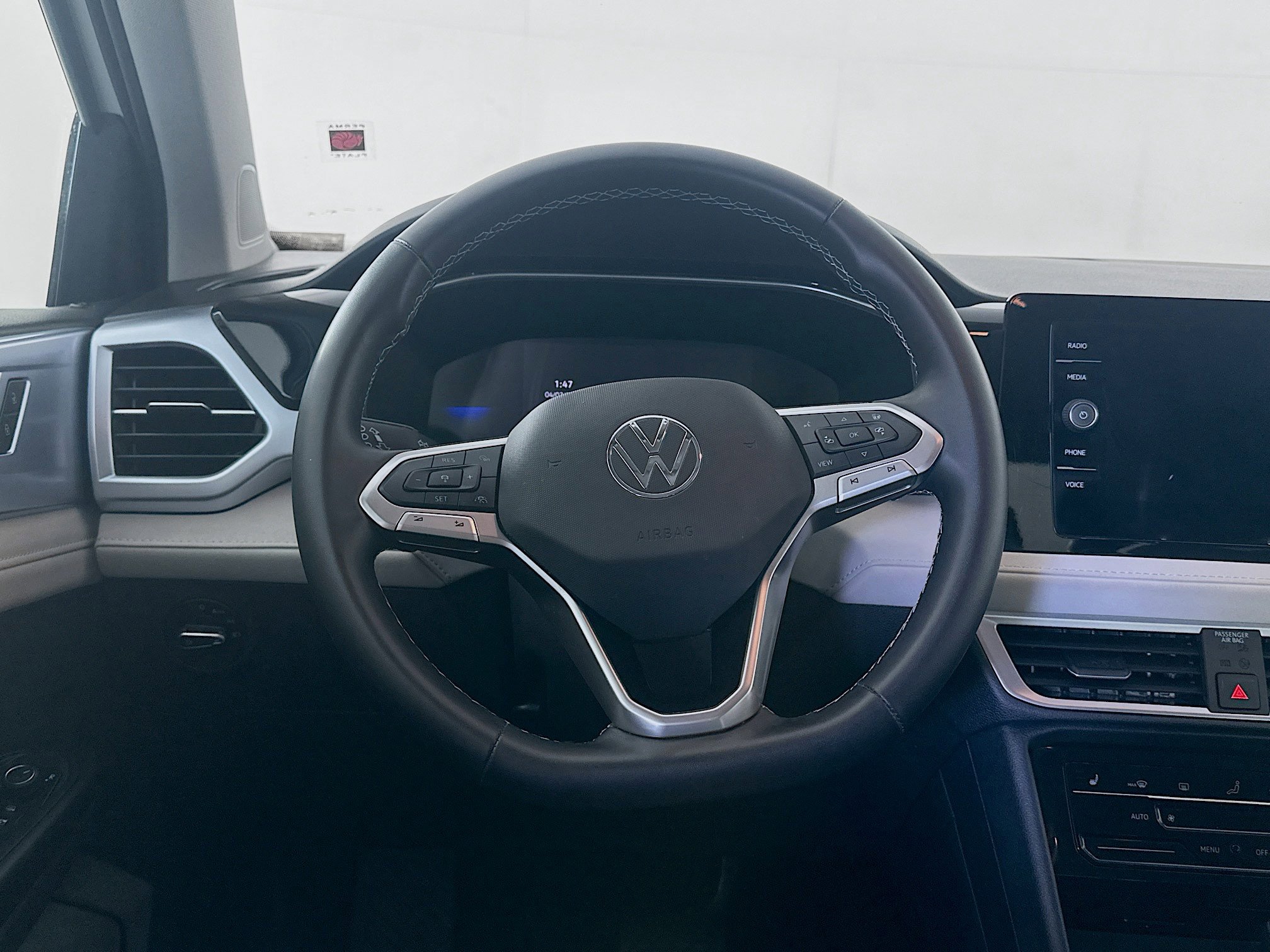 Used 2025 Volkswagen Taos SE FWD image 18