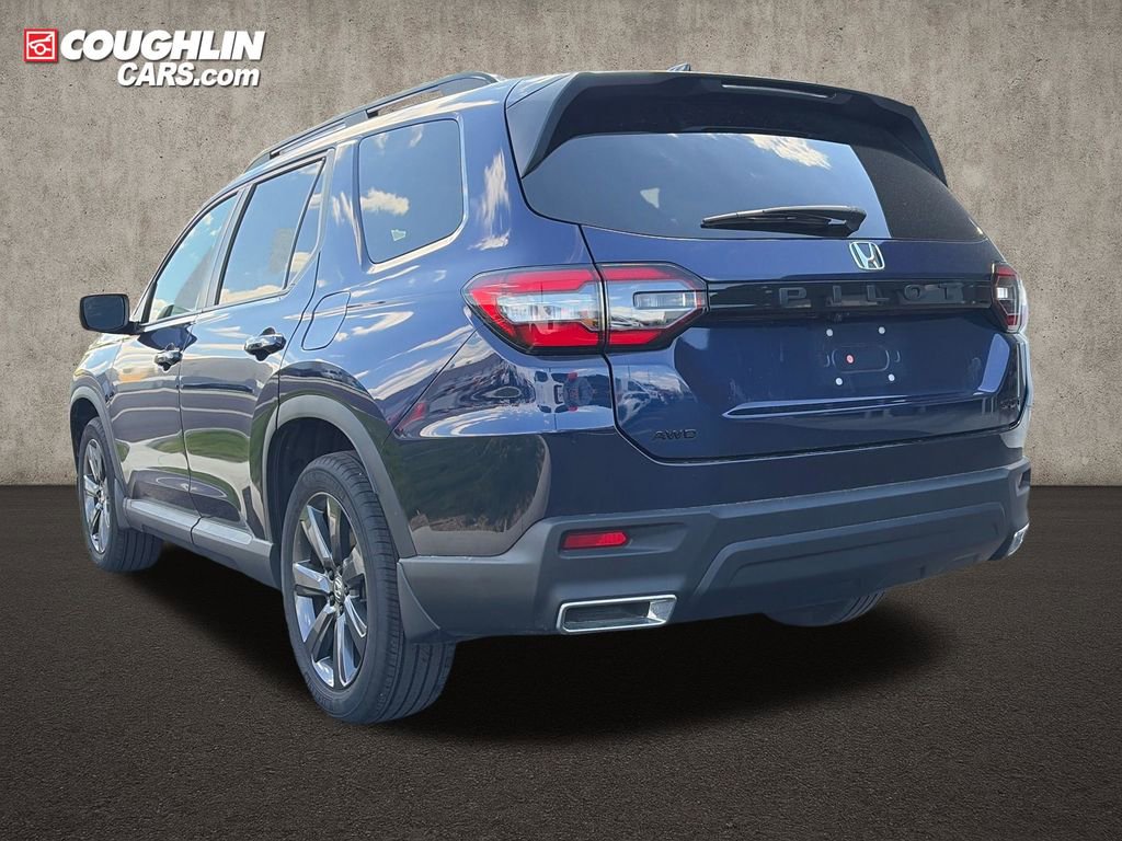 Used 2025 Honda Pilot Sport image 5