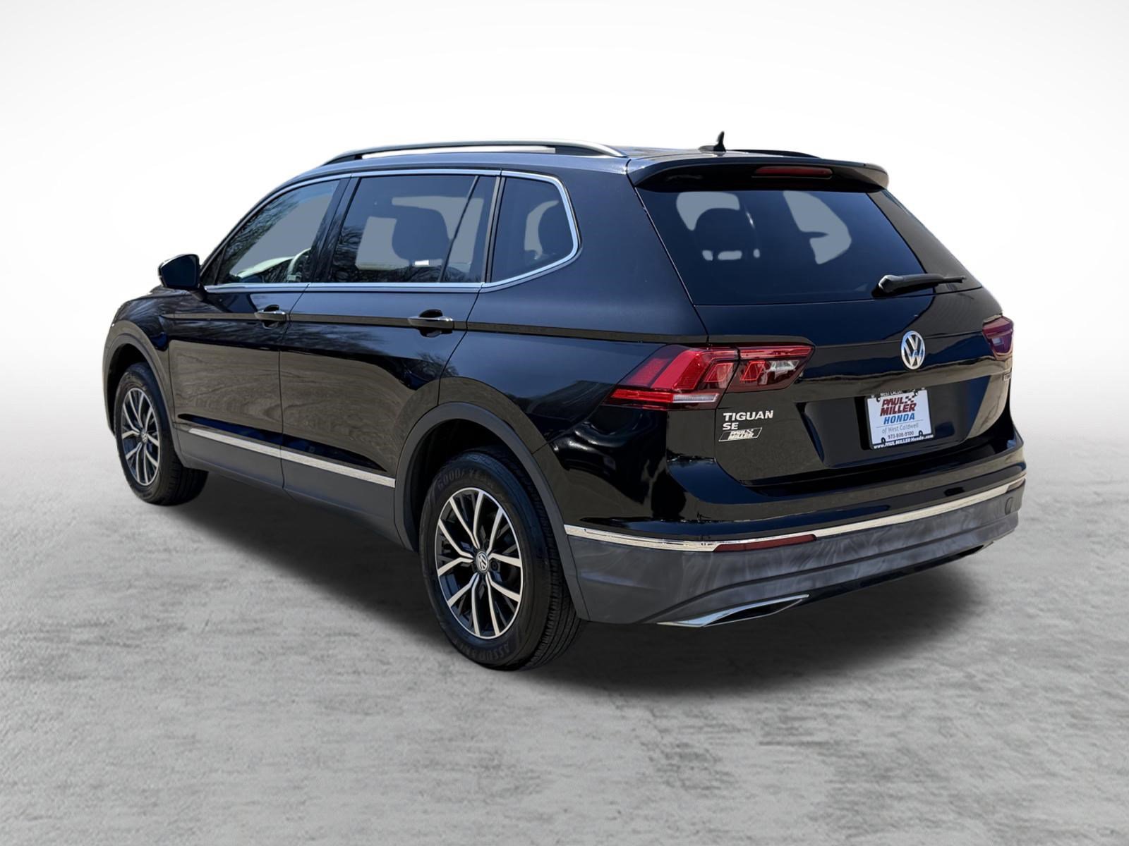 Used 2020 Volkswagen Tiguan SE w/ Panoramic Sunroof Package image 5