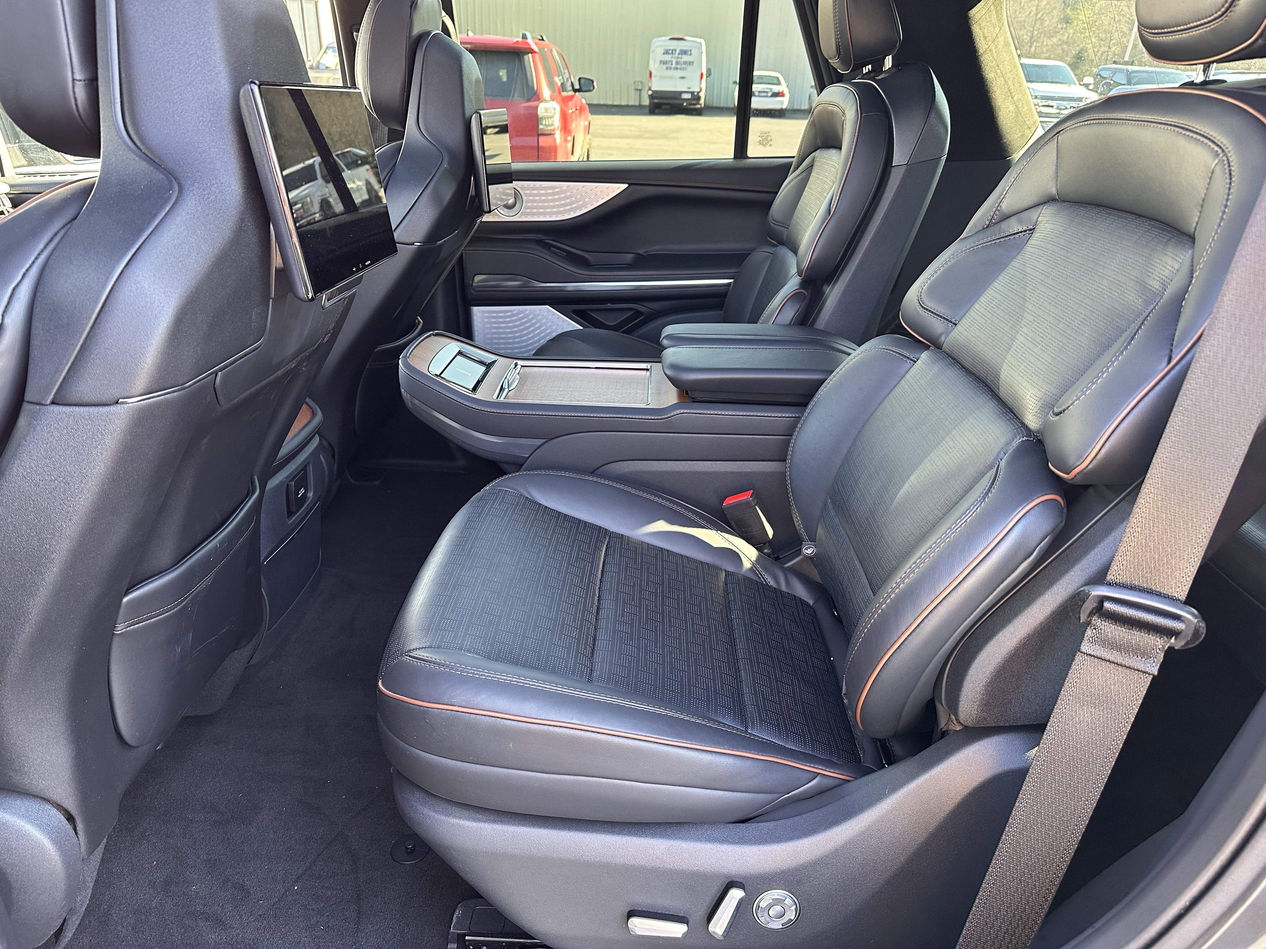 Used 2025 Lincoln Navigator Black Label AWD/4WD image 13
