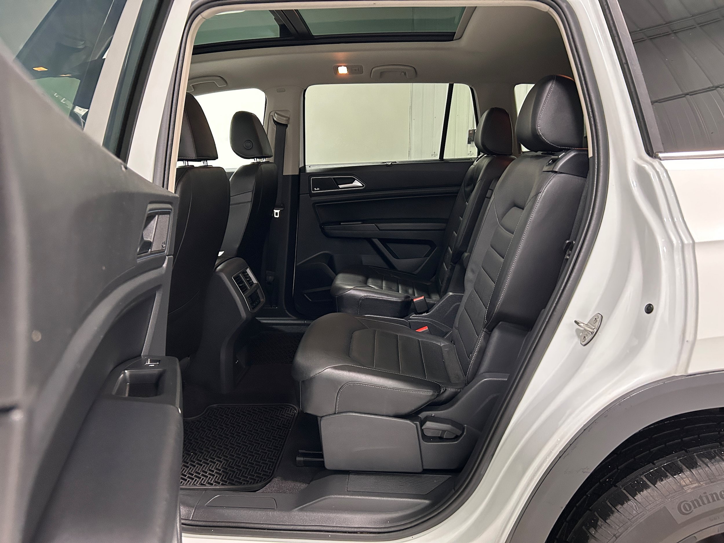 Used 2019 Volkswagen Atlas SEL Premium AWD/4WD image 28