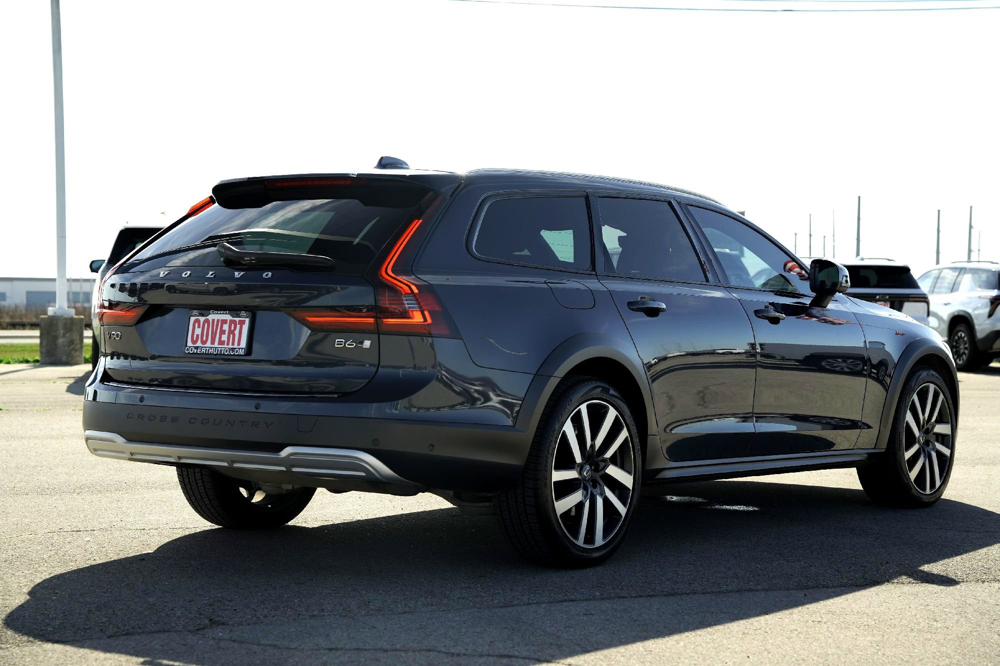 Used 2023 Volvo V90 B6 Cross Country Ultimate image 6
