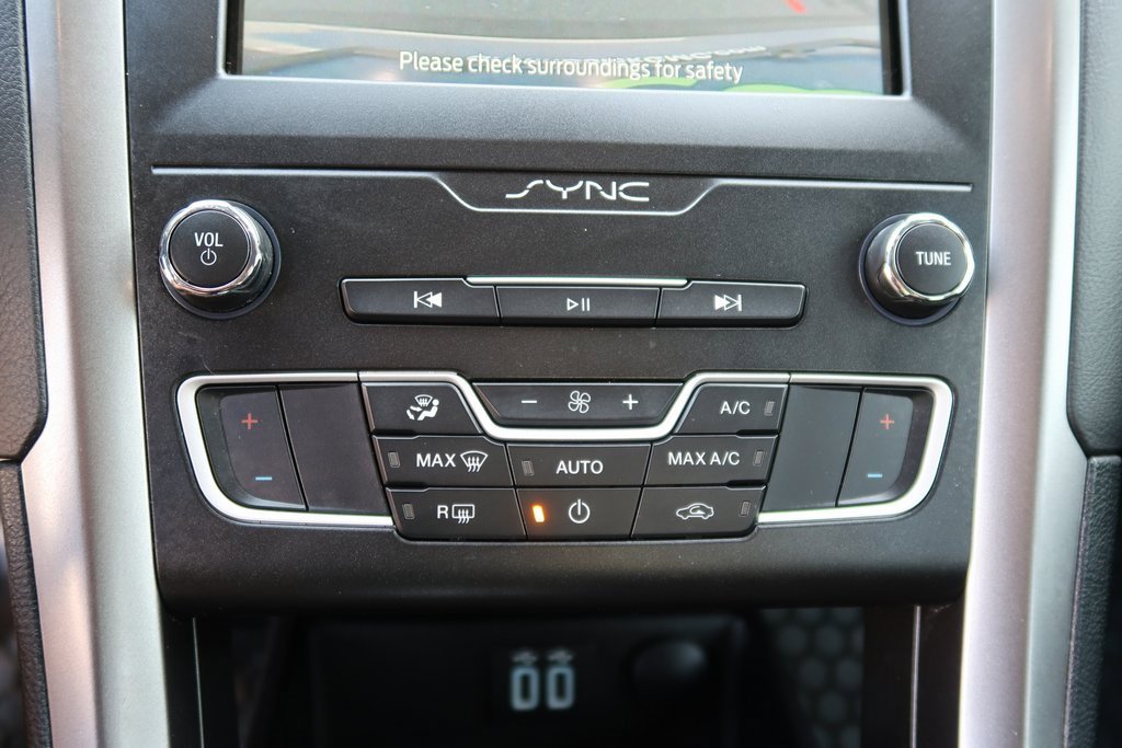 Used 2020 Ford Fusion SE image 25