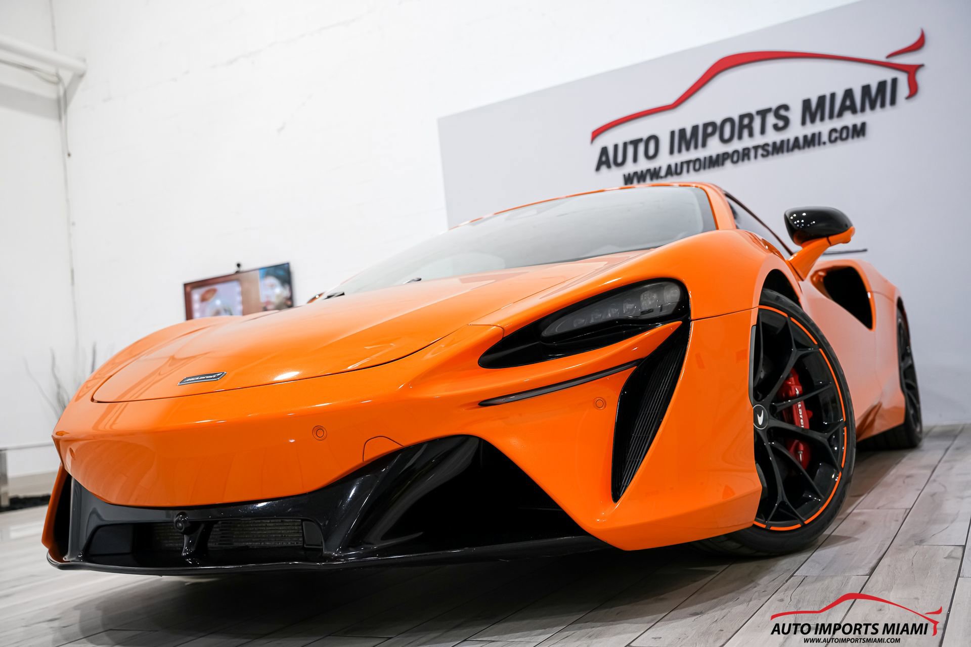 Used 2023 McLaren Artura image 2