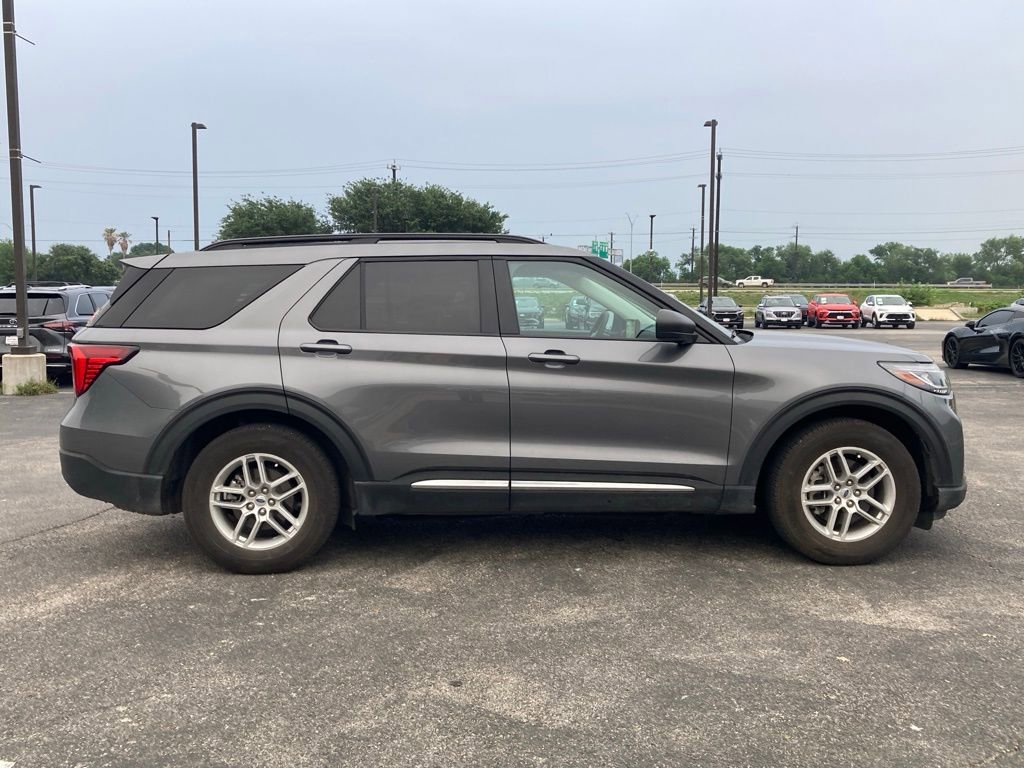 Used 2025 Ford Explorer Active RWD image 4