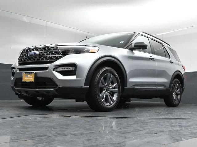 Certified 2021 Ford Explorer XLT w/ Equipment Group 202A AWD/4WD image 40