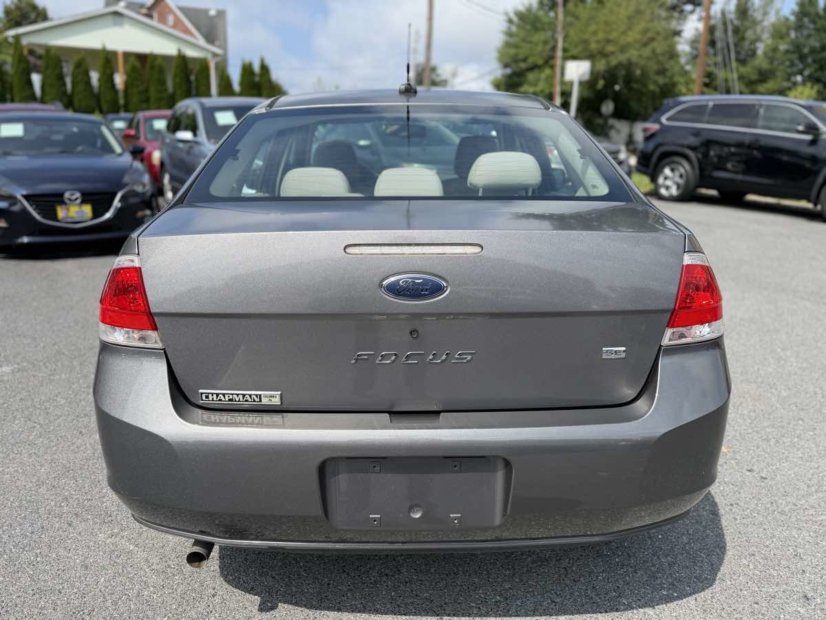 Used 2009 Ford Focus SE FWD image 6