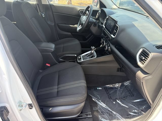 Certified 2025 Hyundai Venue SEL FWD image 16
