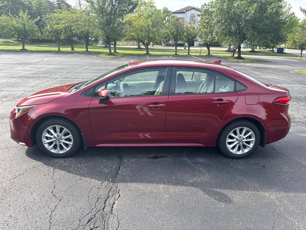 Used 2022 Toyota Corolla LE w/ LE Convenience Package FWD image 4