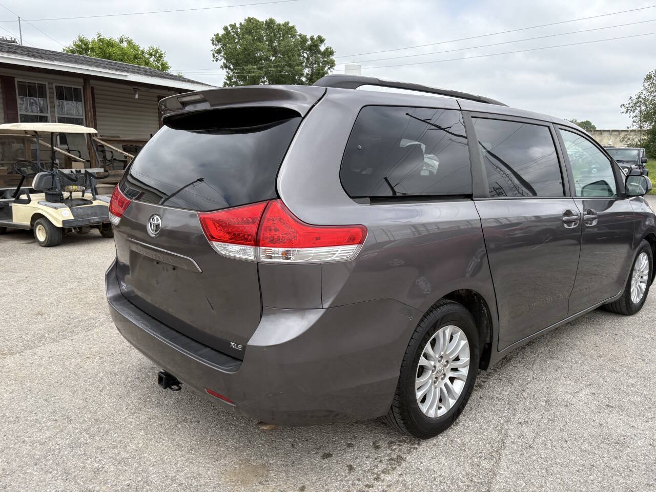 Used 2011 Toyota Sienna XLE w/ Entertainment Pkg FWD image 7