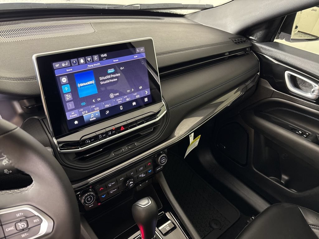 New 2026 Jeep Compass Latitude w/ Sun and Sound Group AWD/4WD image 24