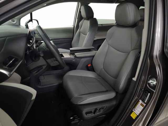 Used 2023 Toyota Sienna XLE image 16