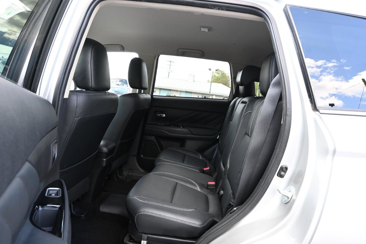 Used 2018 Mitsubishi Outlander SEL AWD/4WD image 22