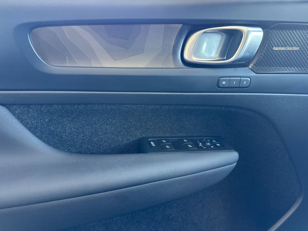 Certified 2023 Volvo C40 P8 Recharge Ultimate AWD/4WD image 10