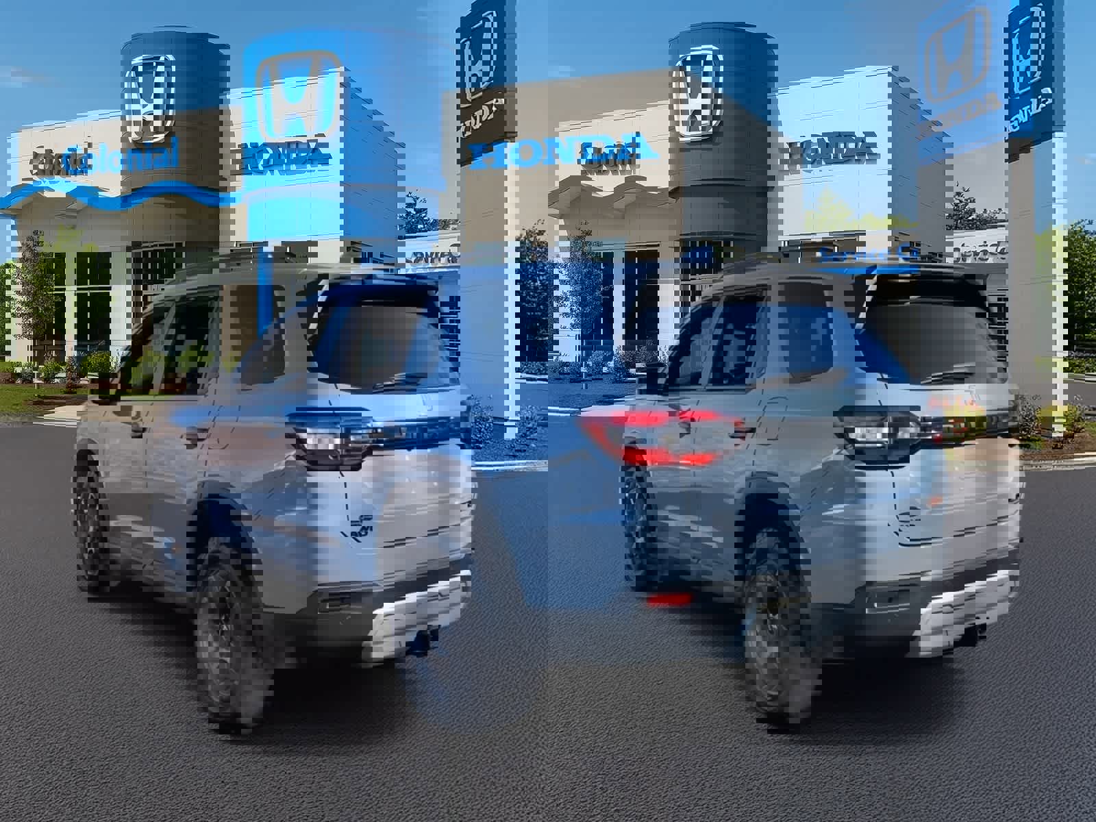 Used 2025 Honda Pilot TrailSport image 4