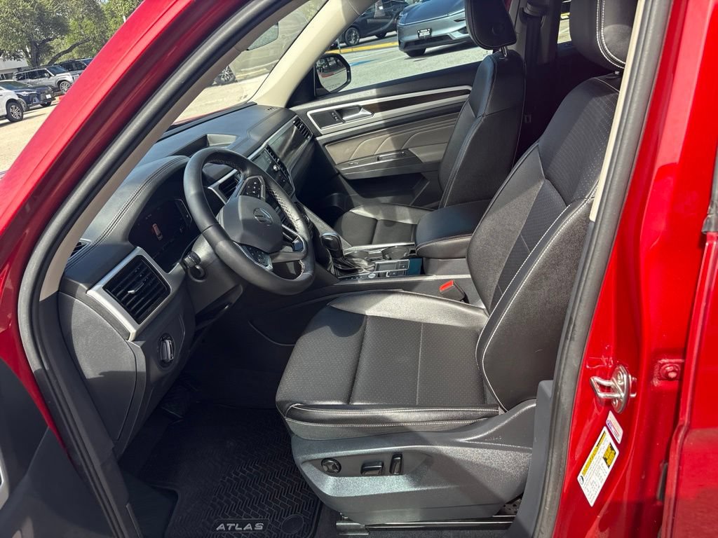 Used 2023 Volkswagen Atlas SE w/ Black Wheel Package FWD image 16