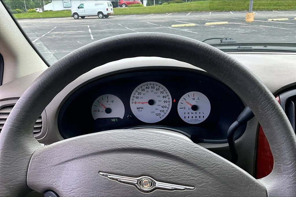 Used 2005 Chrysler Town & Country w/ Popular Equipment Group I FWD image 18