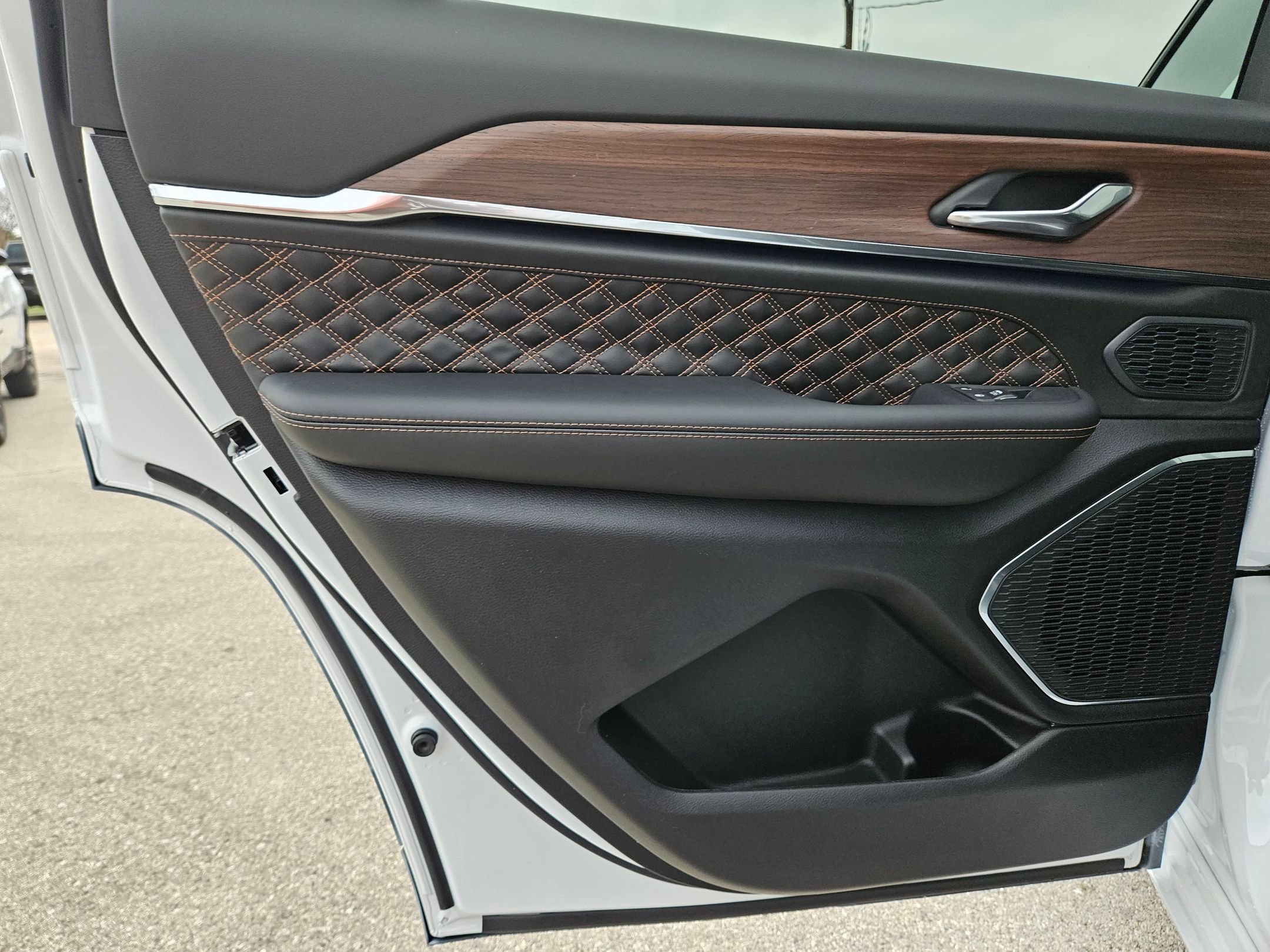 New 2025 Jeep Grand Cherokee L Summit w/ Obsidian Package image 14