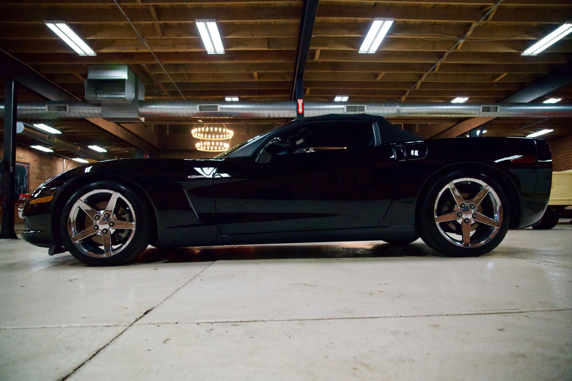 Used 2005 Chevrolet Corvette Convertible w/ Preferred Equipment Group RWD image 40