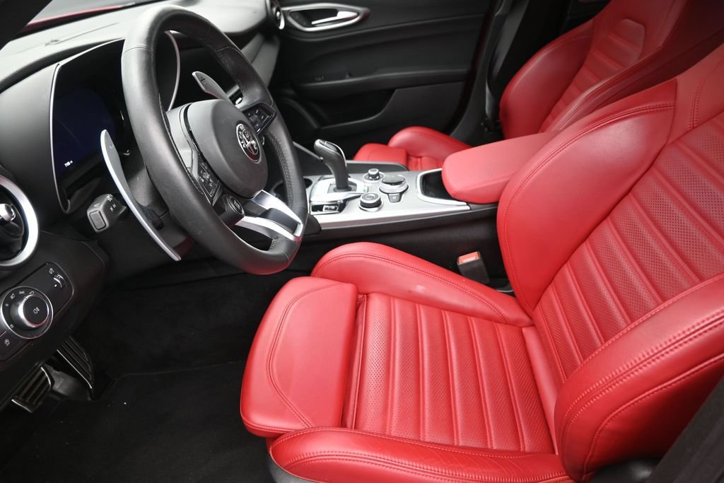 Used 2025 Alfa Romeo Giulia w/ Veloce Package Rwd image 12