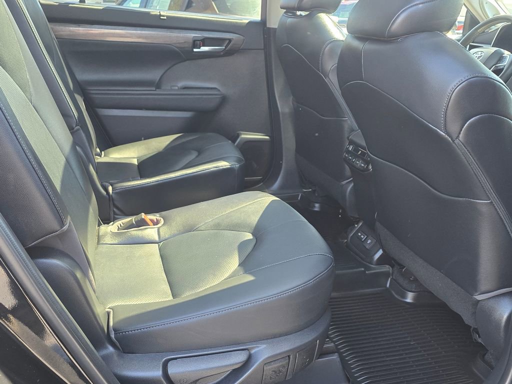 Used 2023 Toyota Highlander Platinum AWD/4WD image 14