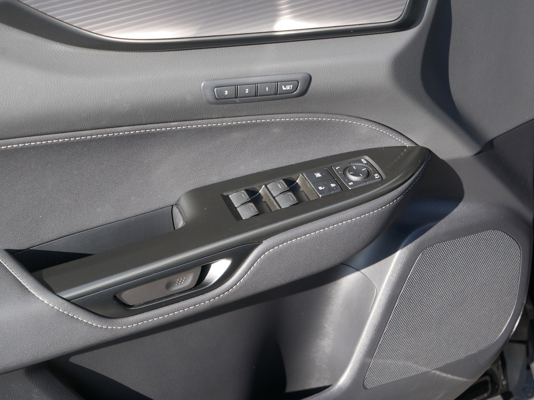 Used 2025 Lexus NX 450h+ F Sport image 19