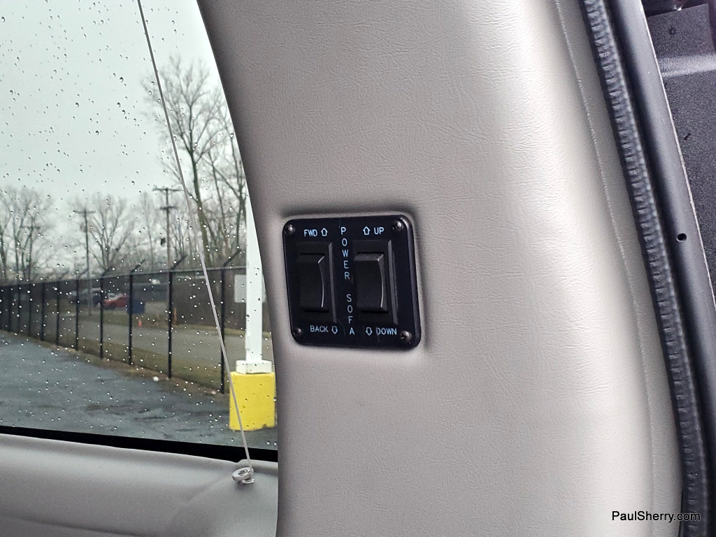 Used 2023 Chevrolet Express 2500 RWD image 18