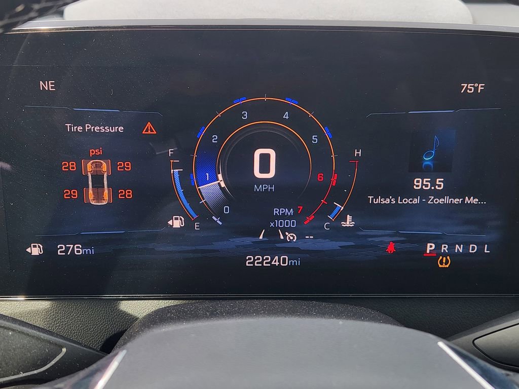 Used 2025 Chevrolet Traverse LT image 16