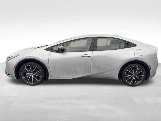 Used 2024 Toyota Prius XLE image 5
