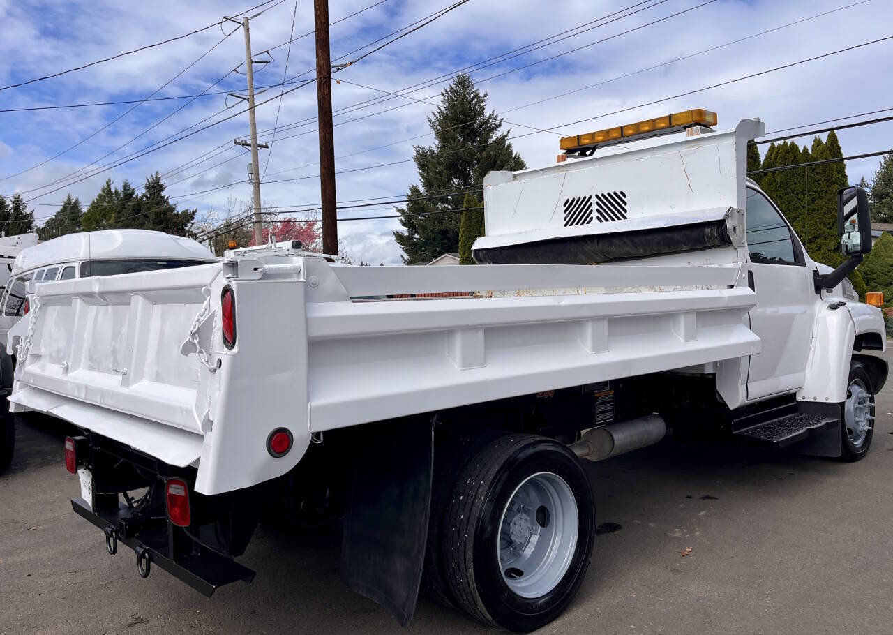 Used 2003 GMC TopKick C4500 2WD Regular Cab image 3
