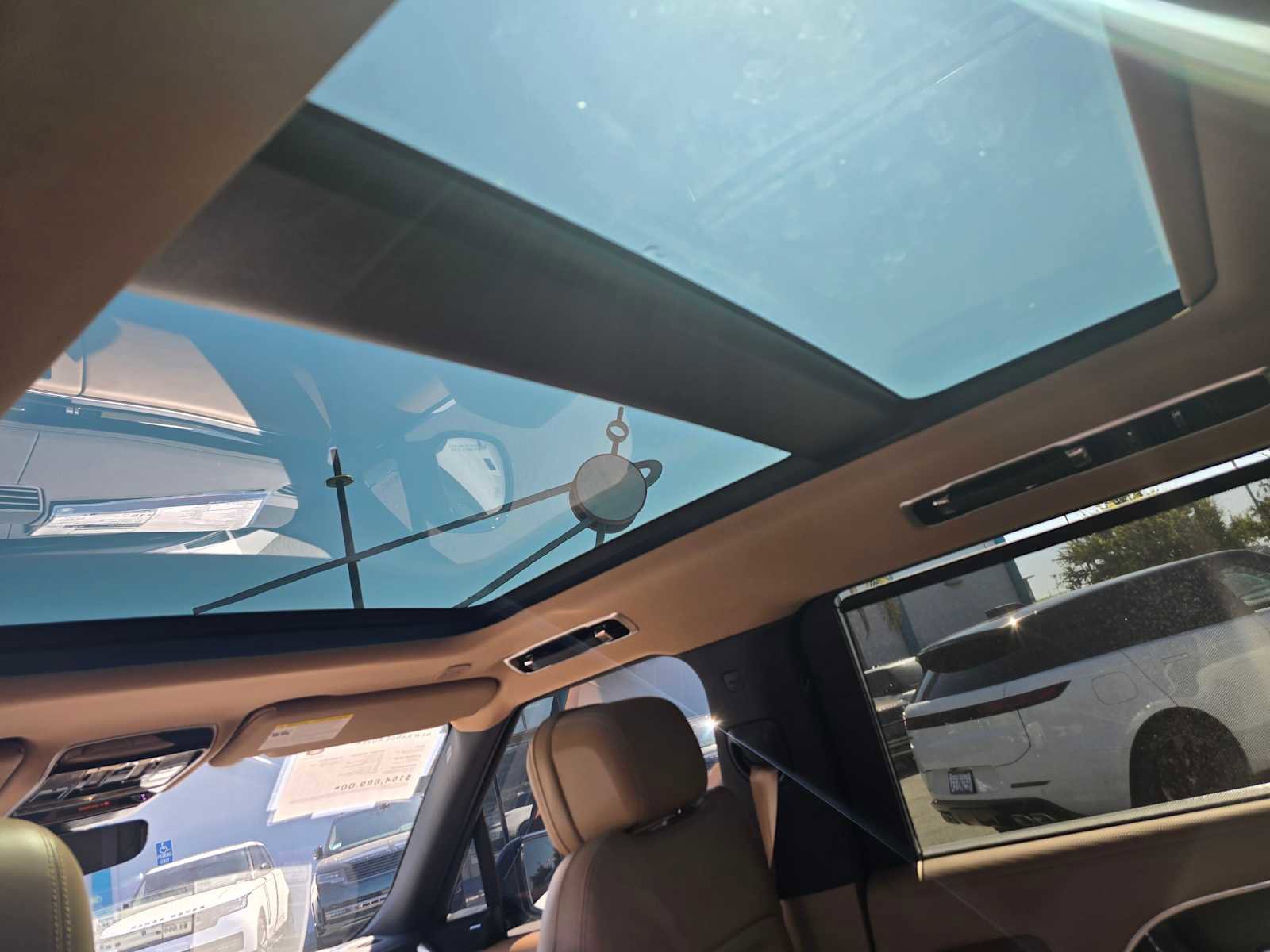 New 2025 Land Rover Range Rover Long Wheelbase SE image 22