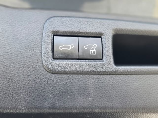 Used 2022 Toyota Venza Limited w/ Advanced Technology Package image 12